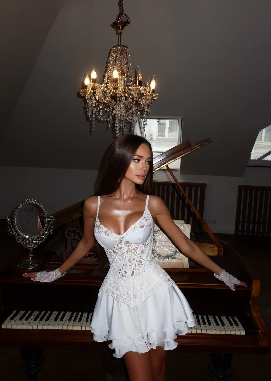 Lady Di Set in White Mini